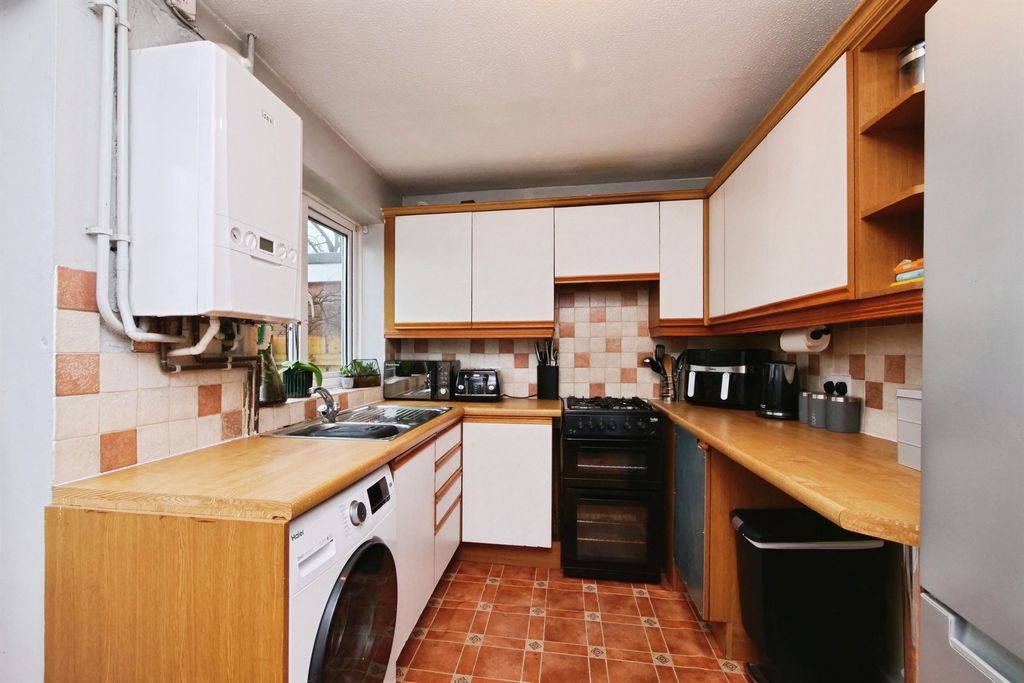 Property photo 3 of 12