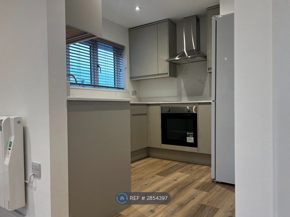 Property photo 3 of 17 Kitchen