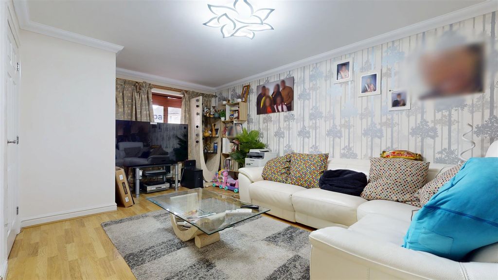 Property photo 3 of 18 11132025_002004.Jpg