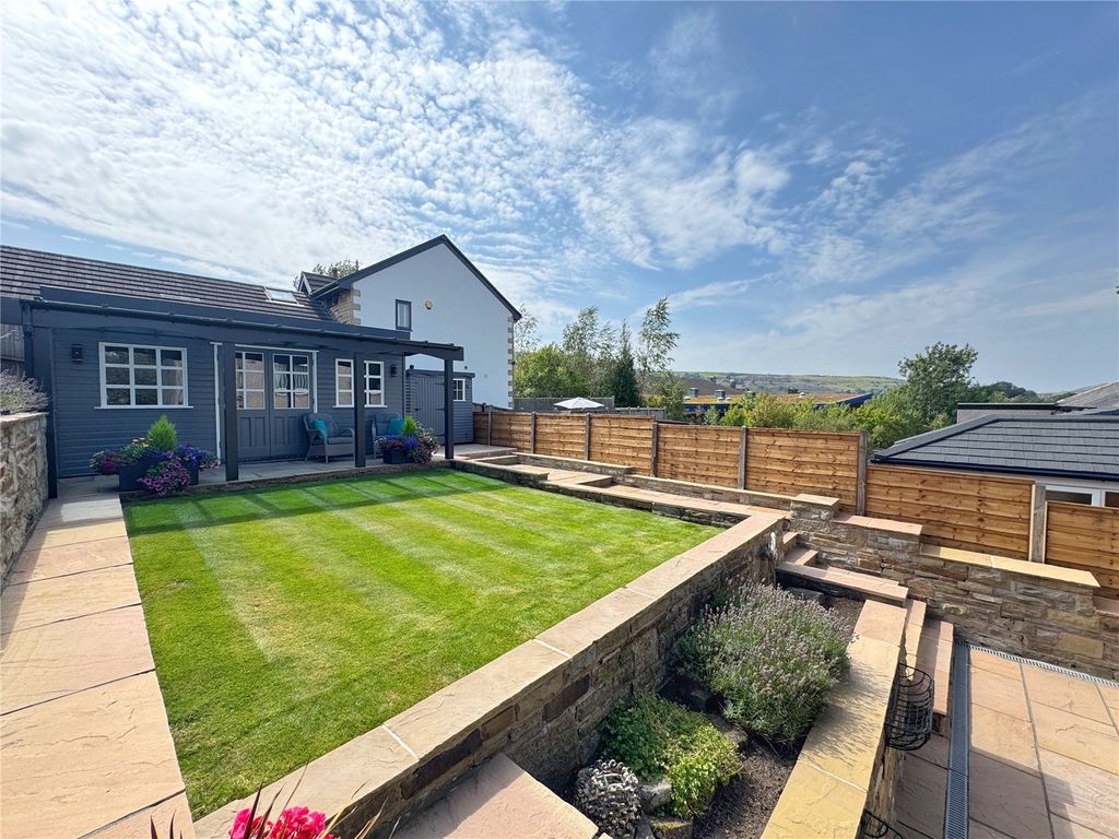 Property photo 2 of 40 Picture No. 12