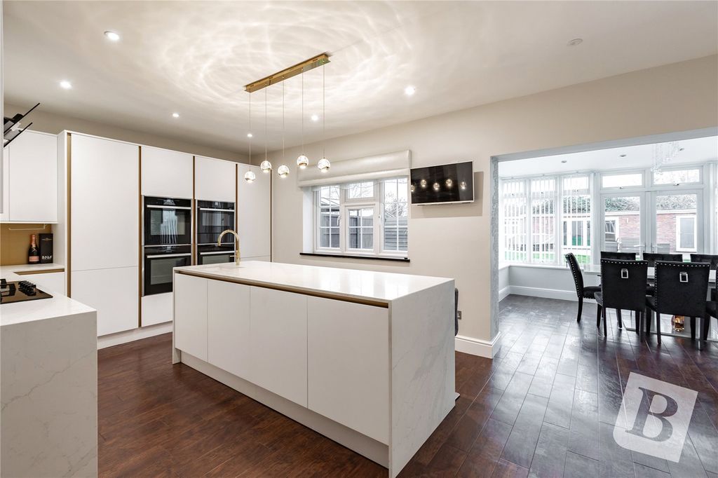 Property photo 1 of 19 Kitchen