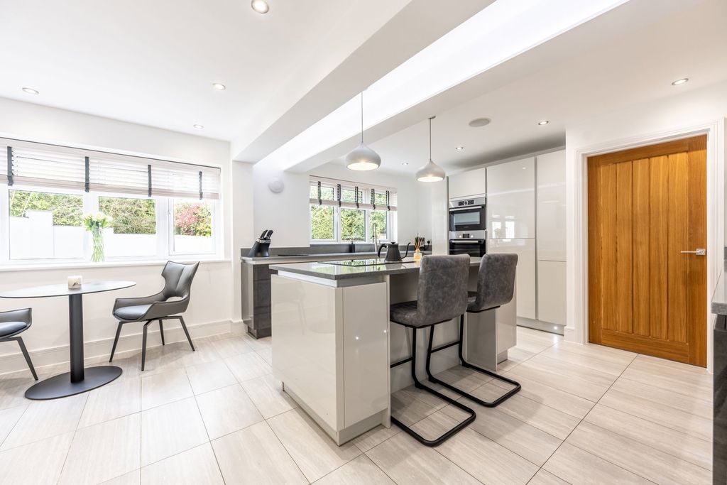 Property photo 3 of 59