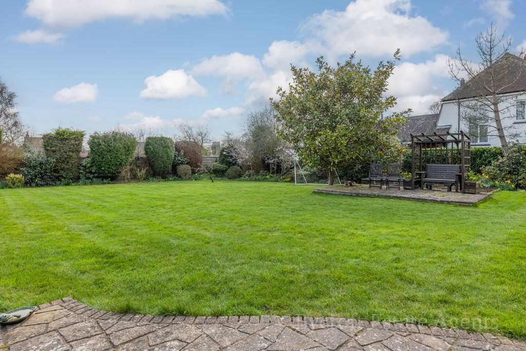 Property photo 2 of 22