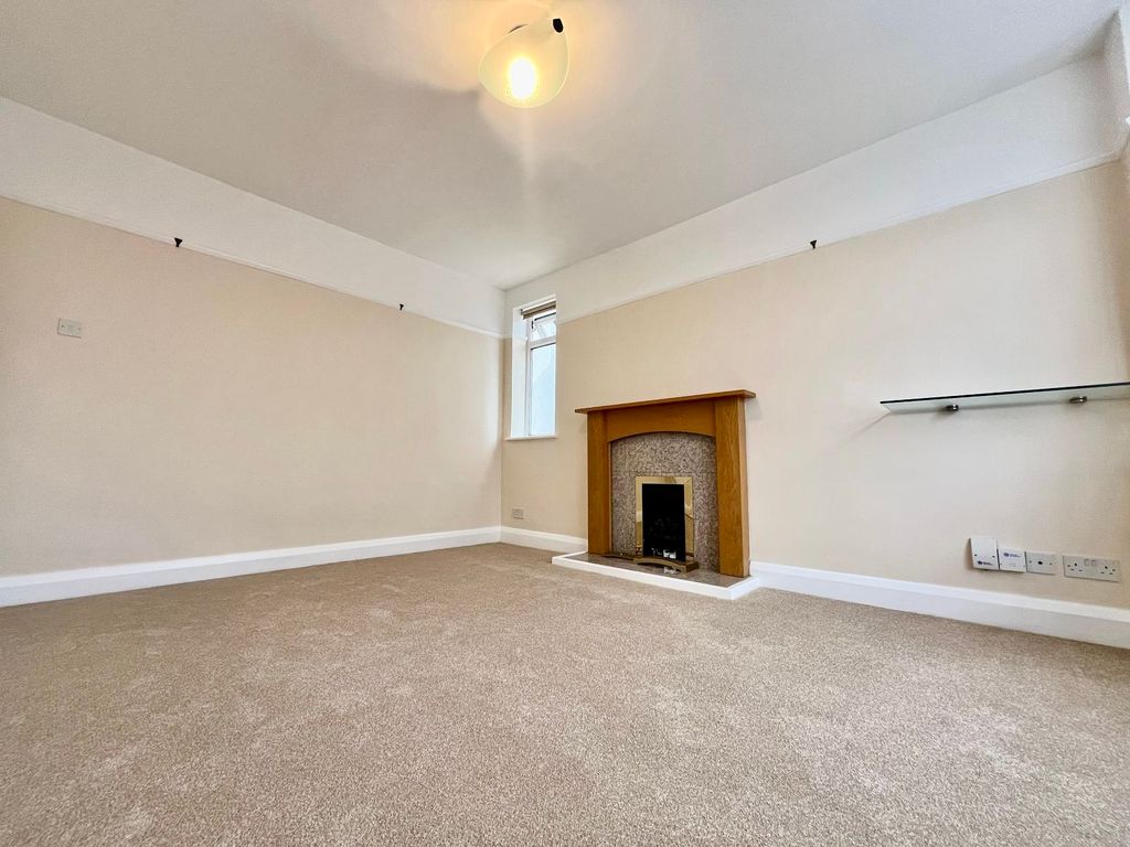 Property photo 1 of 12 76d92811-00F7-4B8F-8Ef1-Afeb8B496574
