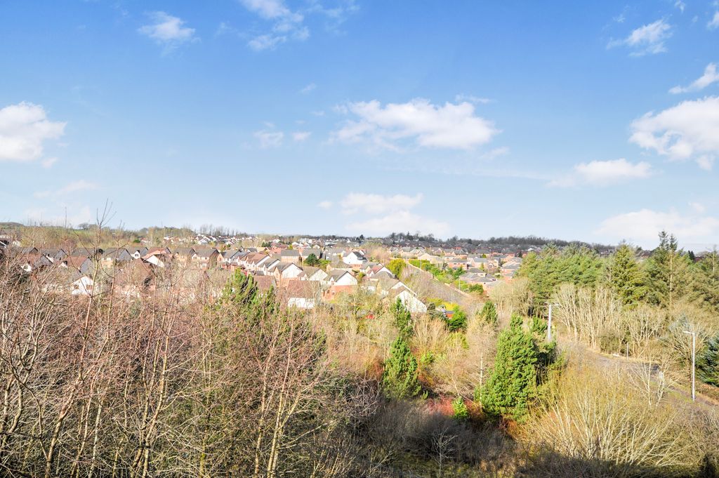 Property photo 3 of 25