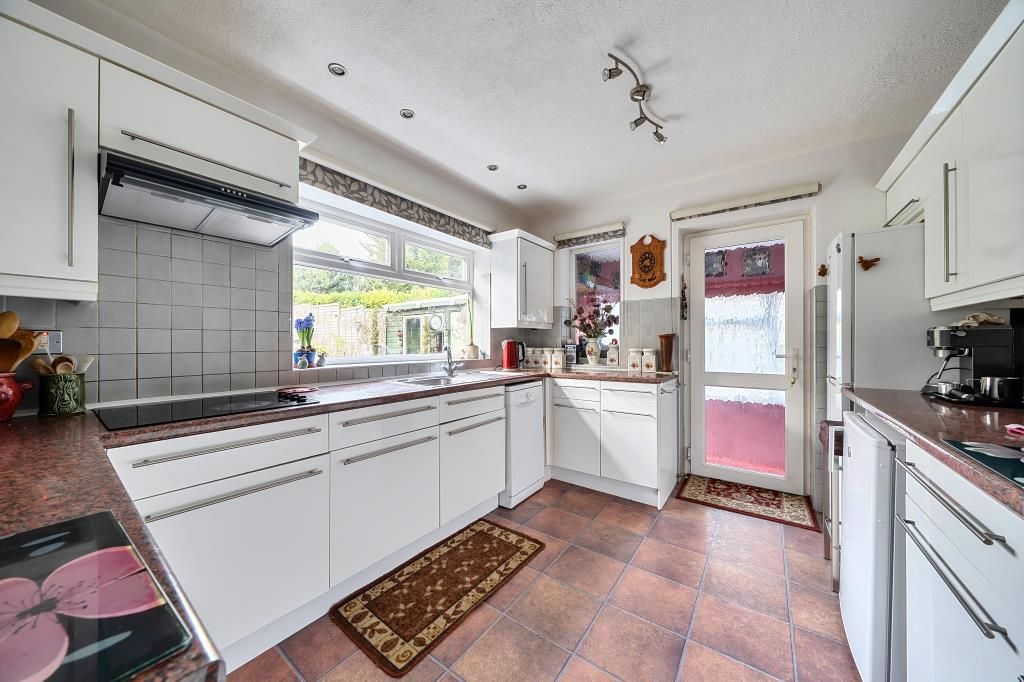 Property photo 3 of 21 Kitchen