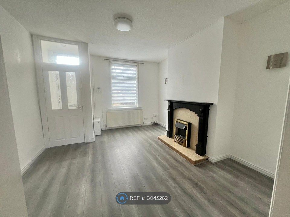 Property photo 2 of 10 Living Room