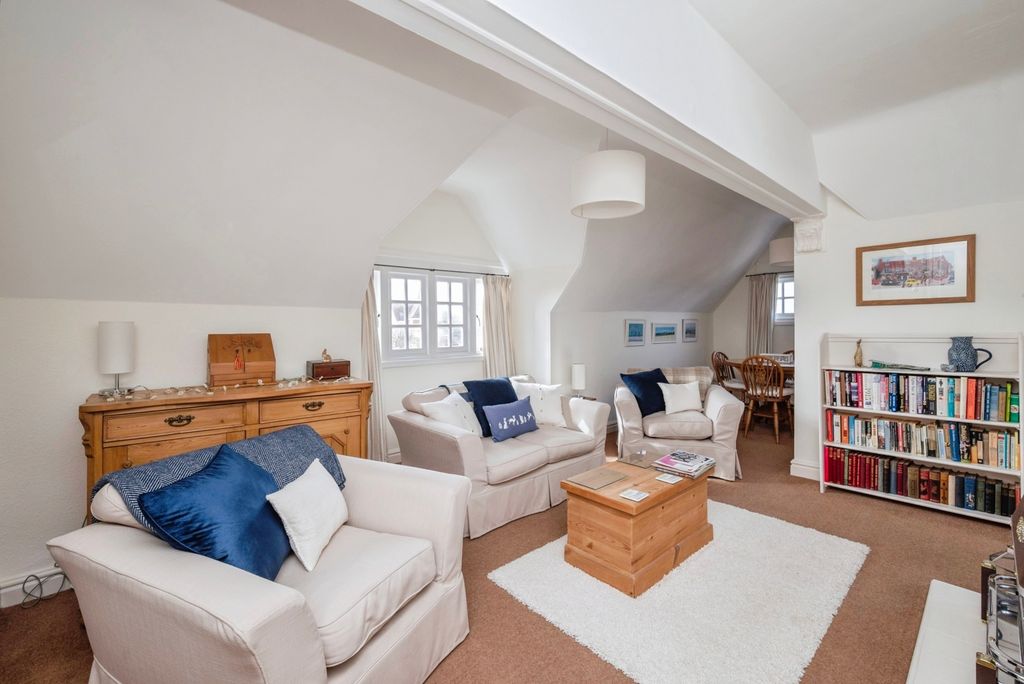 Property photo 2 of 12 Pbox-Img.Jpg