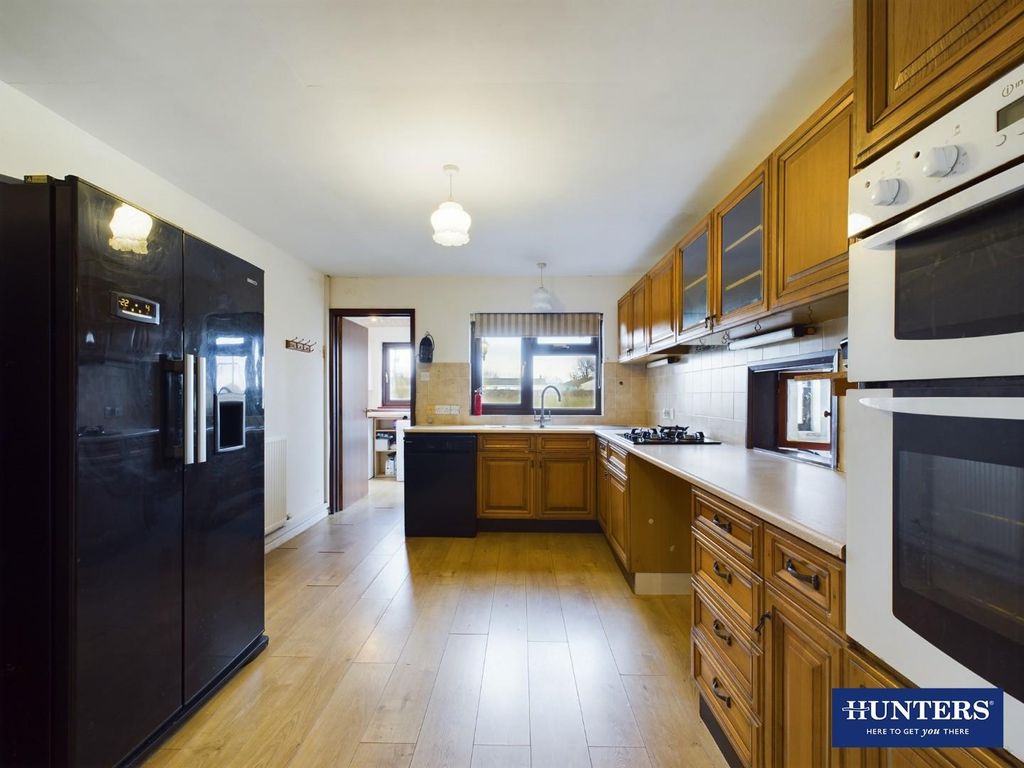 Property photo 3 of 26 Kitchen