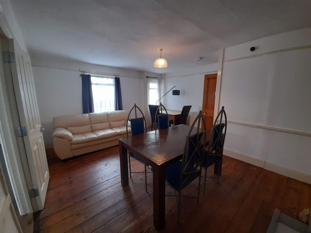 Property photo 2 of 11 29 Beaumont Road Dining Room .Jpg