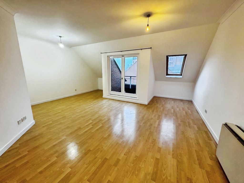 Property photo 1 of 11 Picture No. 17