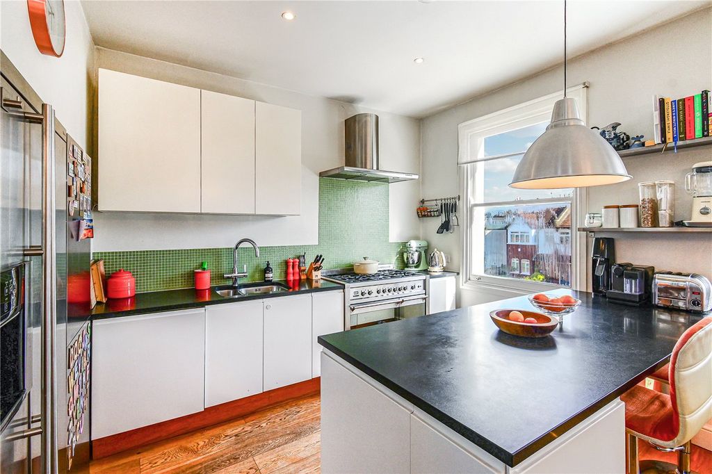 Property photo 3 of 23 Kitchen/Diner P1