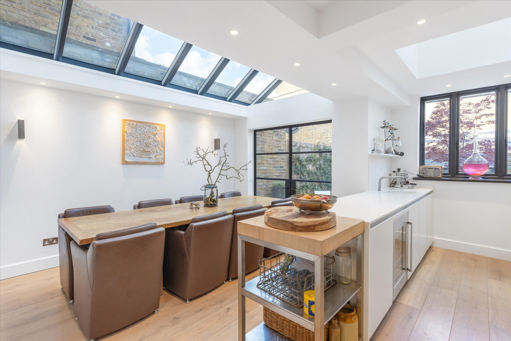 Property photo 3 of 17 Image