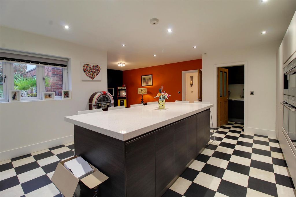 Additional image 24 of 5 bed detached house for salePeplins Way, Brookmans Park AL9