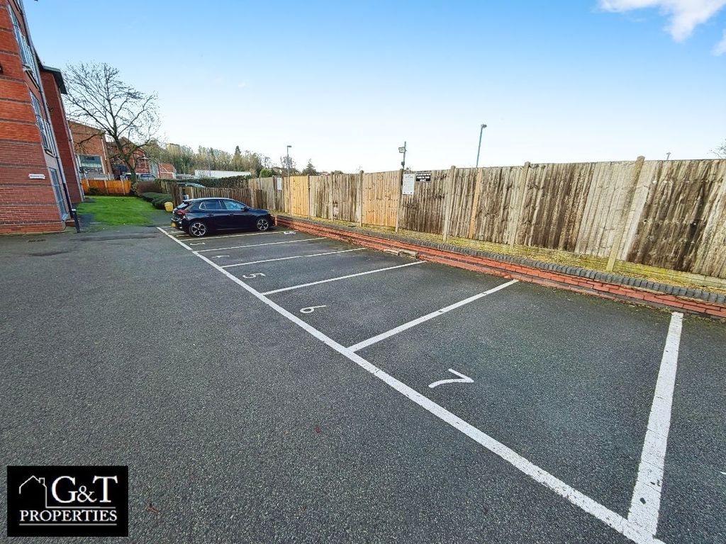 Property photo 2 of 15 Private Gated Car Park