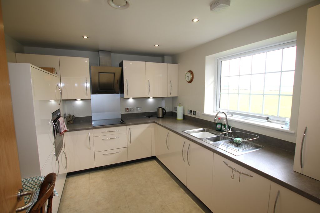 Property photo 3 of 9 15Maynarda