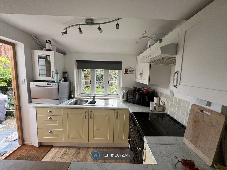 Property photo 2 of 11 Kitchen