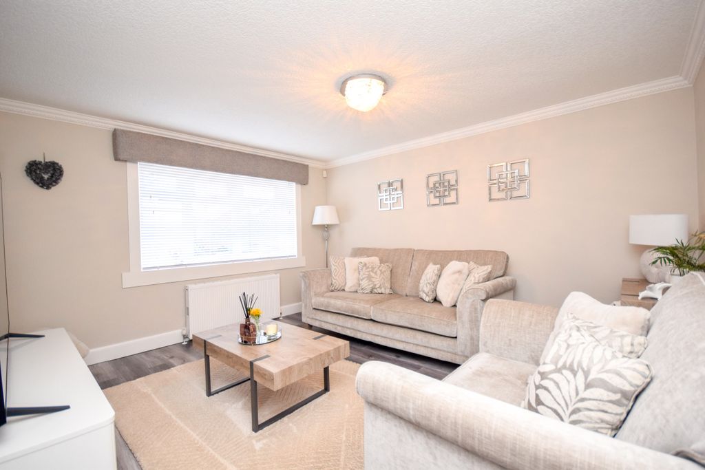 Property photo 2 of 27