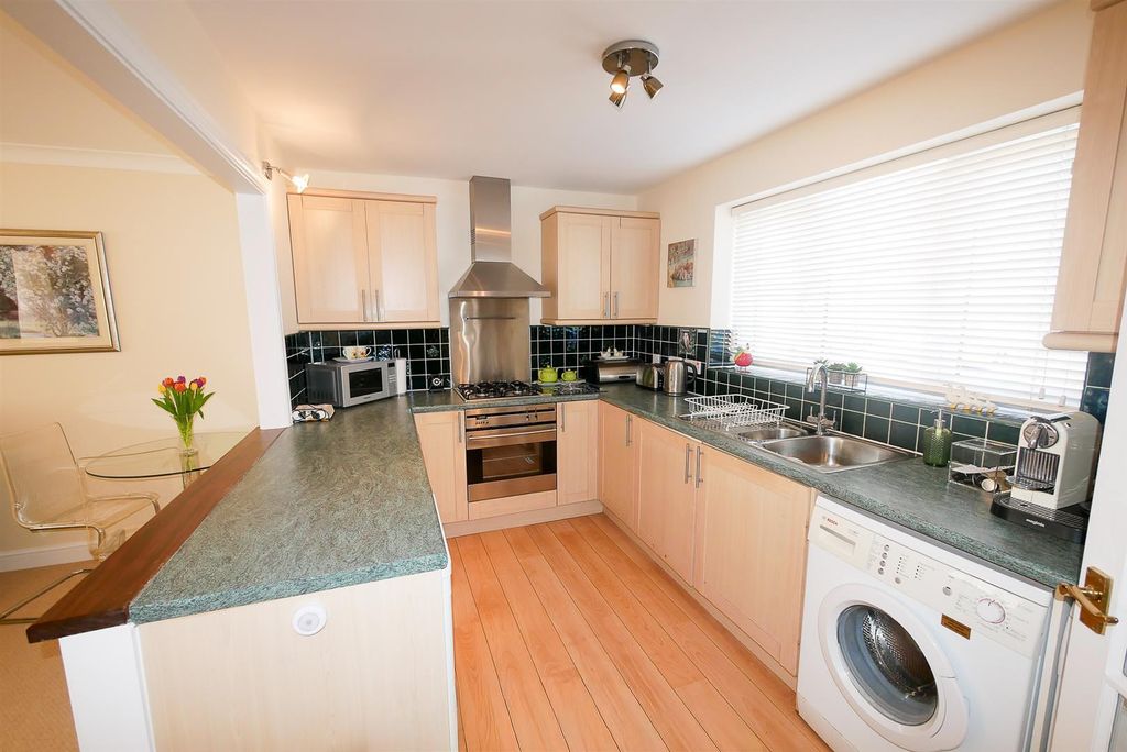 Property photo 2 of 14 Kitchen