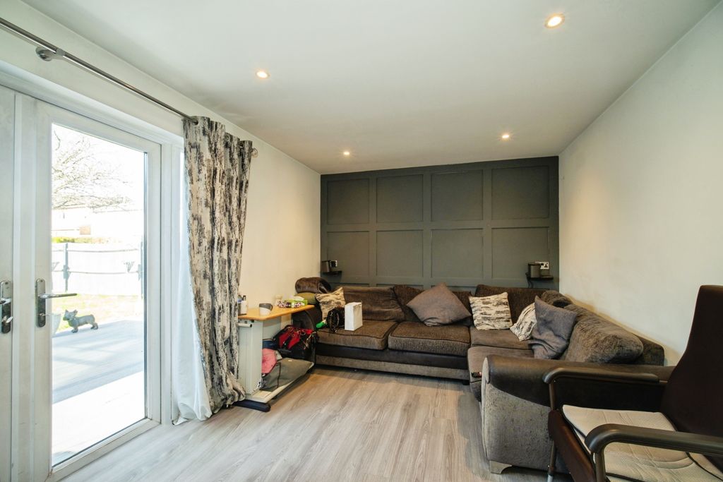 Property photo 2 of 24