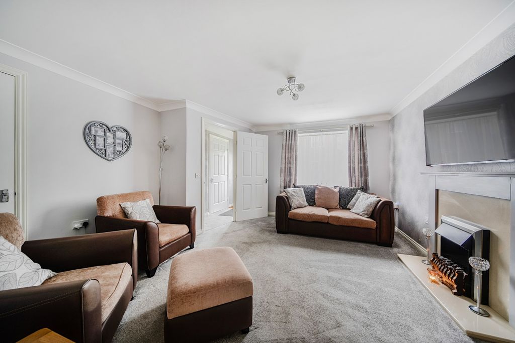 Property photo 2 of 19 4807932