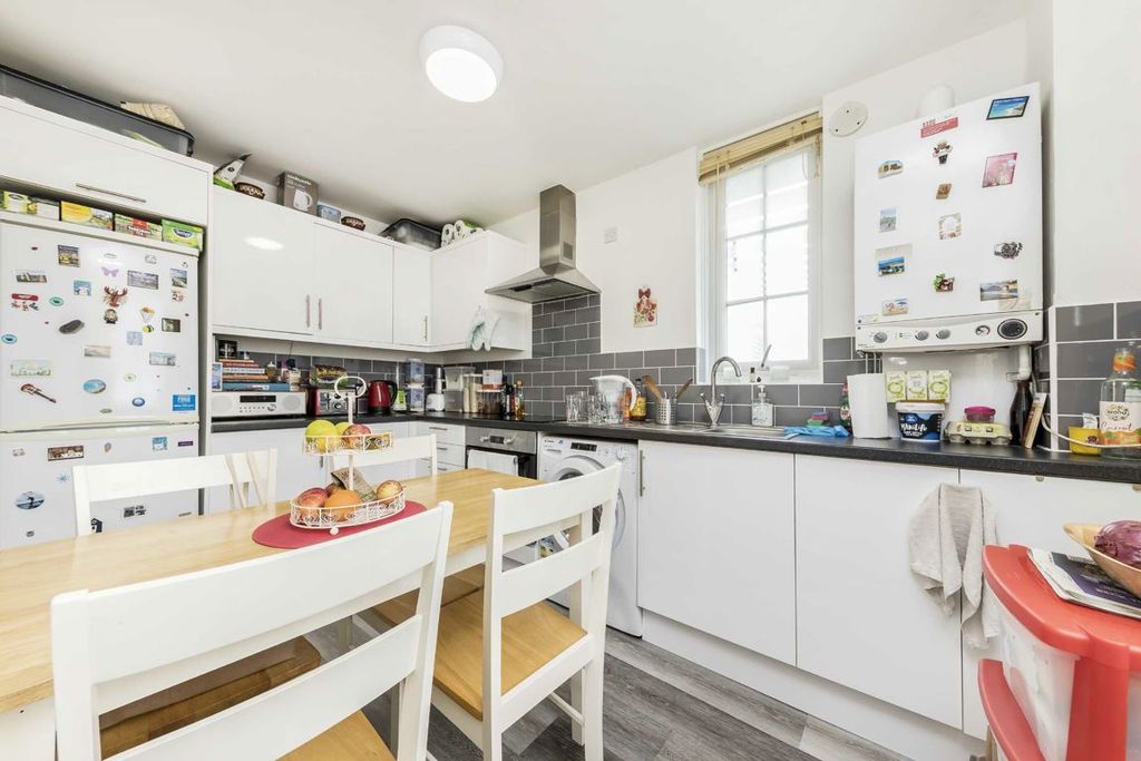 Property photo 3 of 6