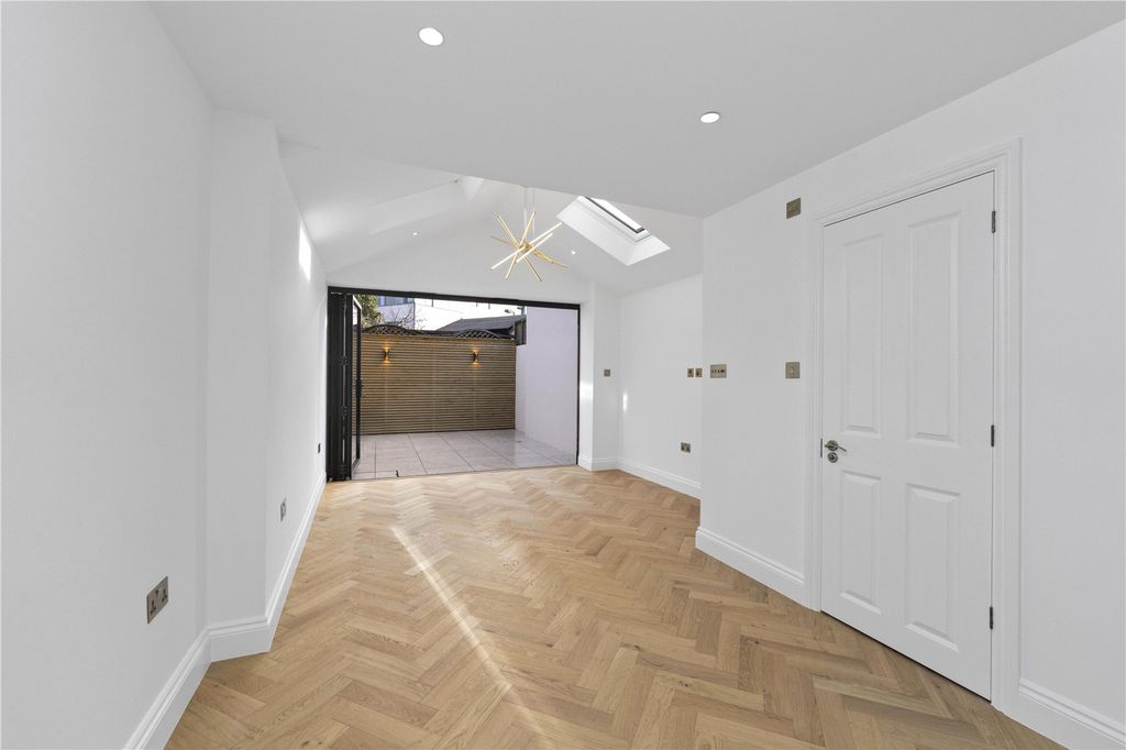 Property photo 3 of 17 Reception