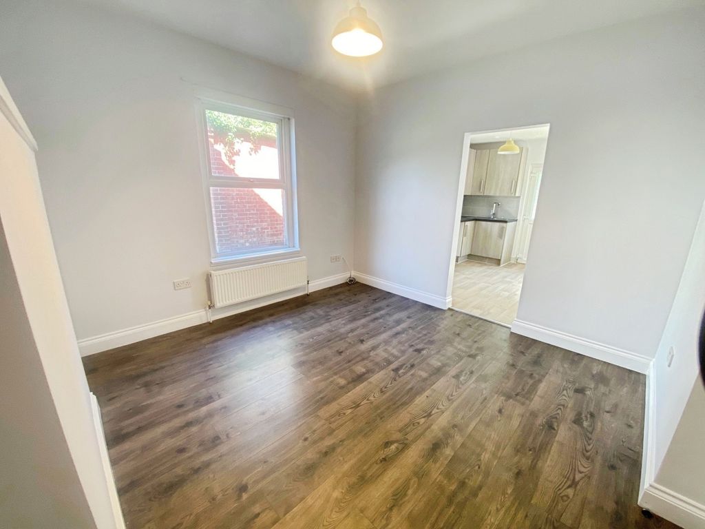 Property photo 3 of 9 Pbox-Img.Jpg