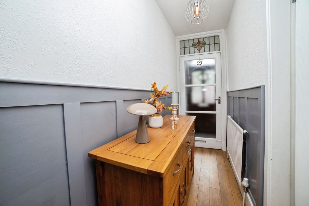 Property photo 2 of 16 Entrance Hall