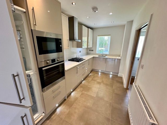 Property photo 2 of 18 Kitchen