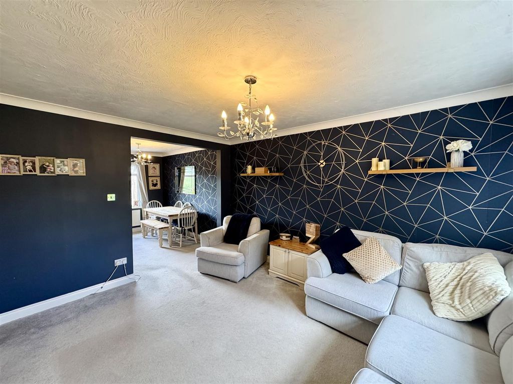 Property photo 3 of 19 Sitting Room