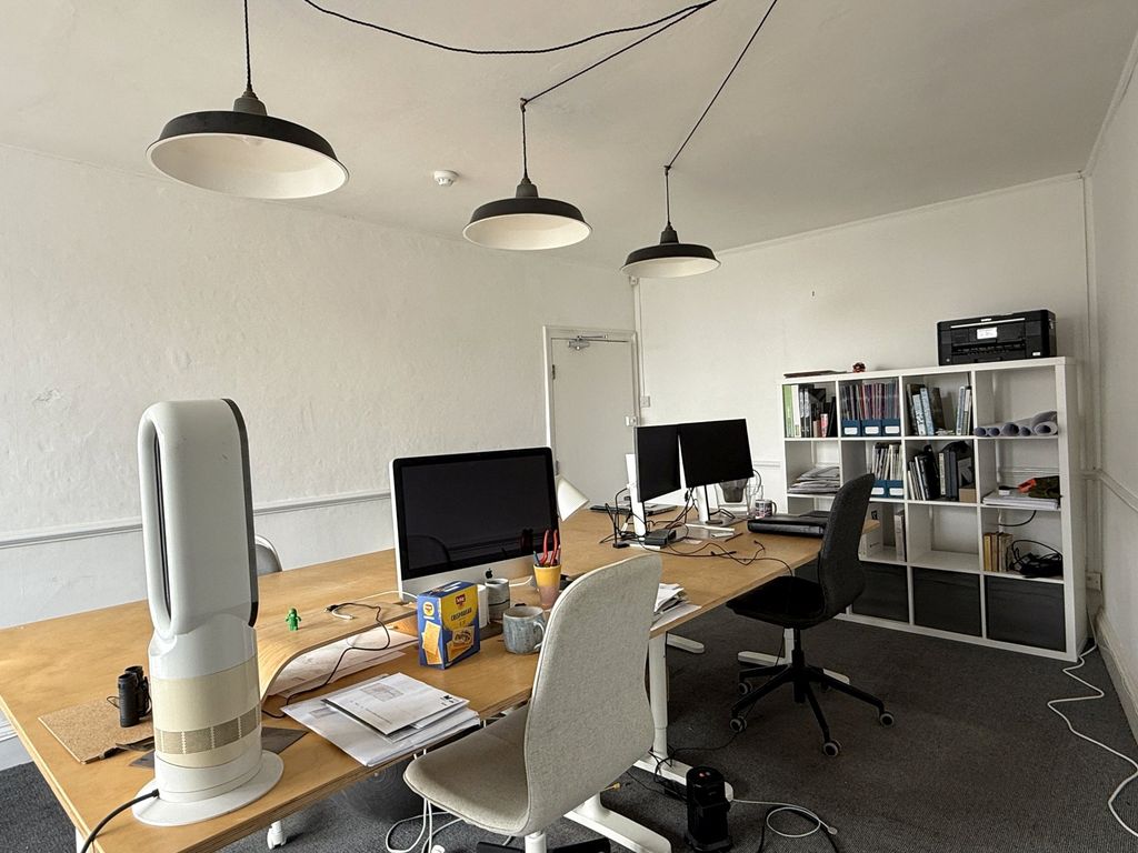 Property photo 3 of 10 Office