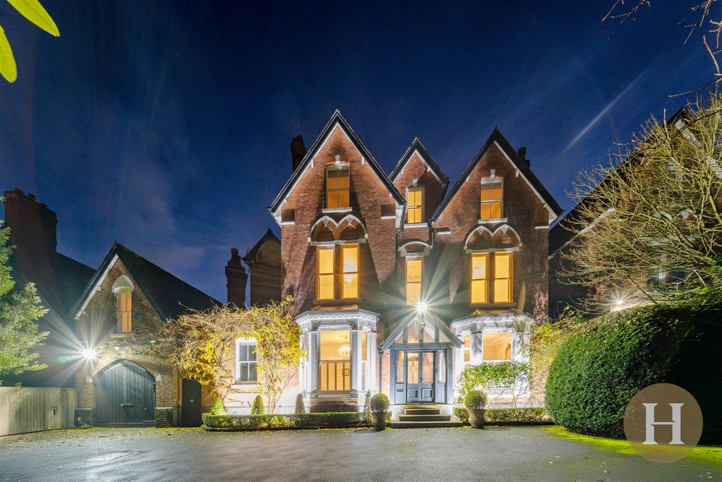 Property photo 3 of 70 Hadleigh Estate Agents-108.Jpg