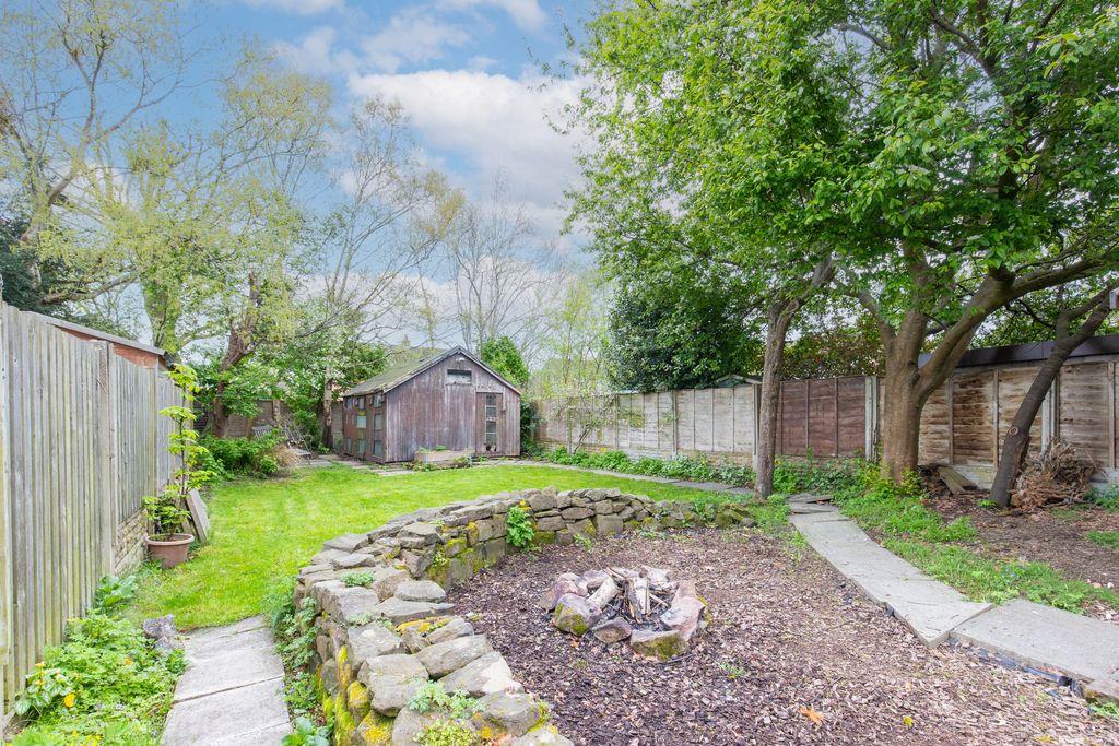 Property photo 2 of 16 Garden