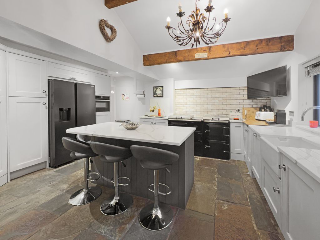 Property photo 3 of 32