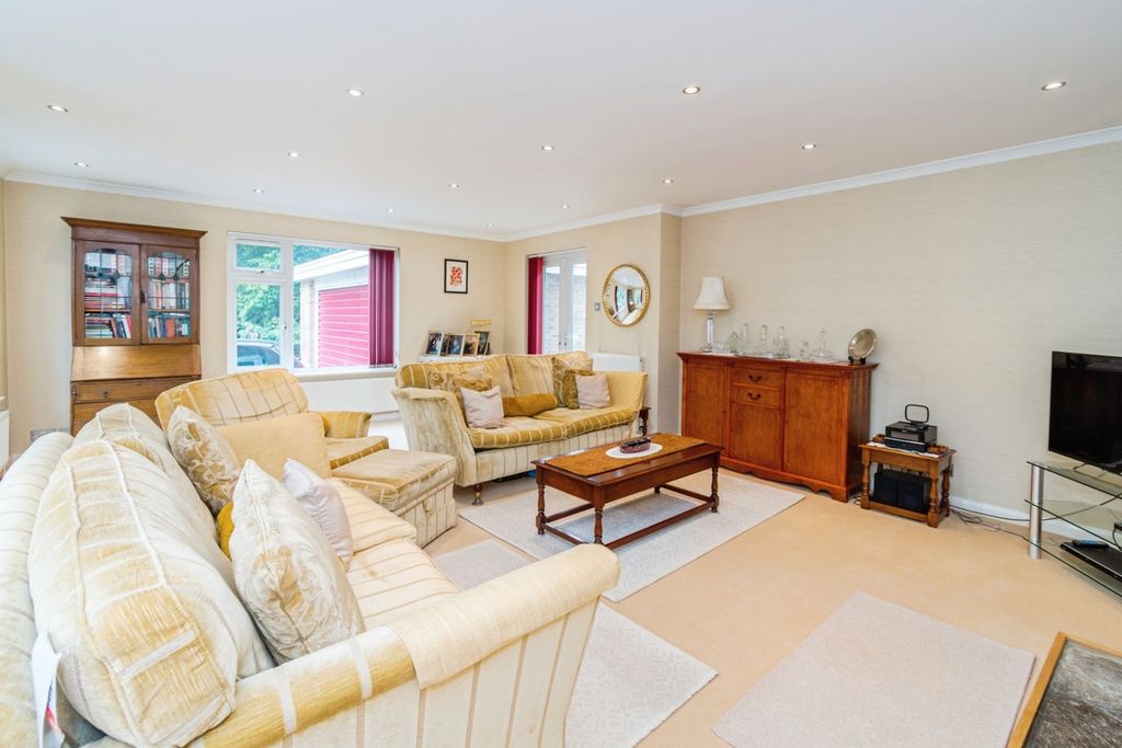 Property photo 2 of 17 Photo