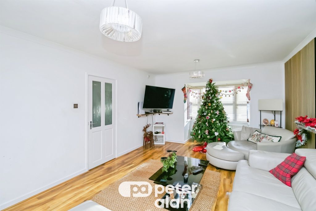 Property photo 3 of 27