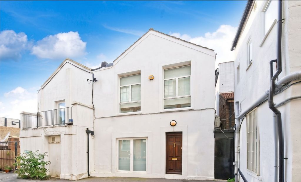 Property photo 1 of 11