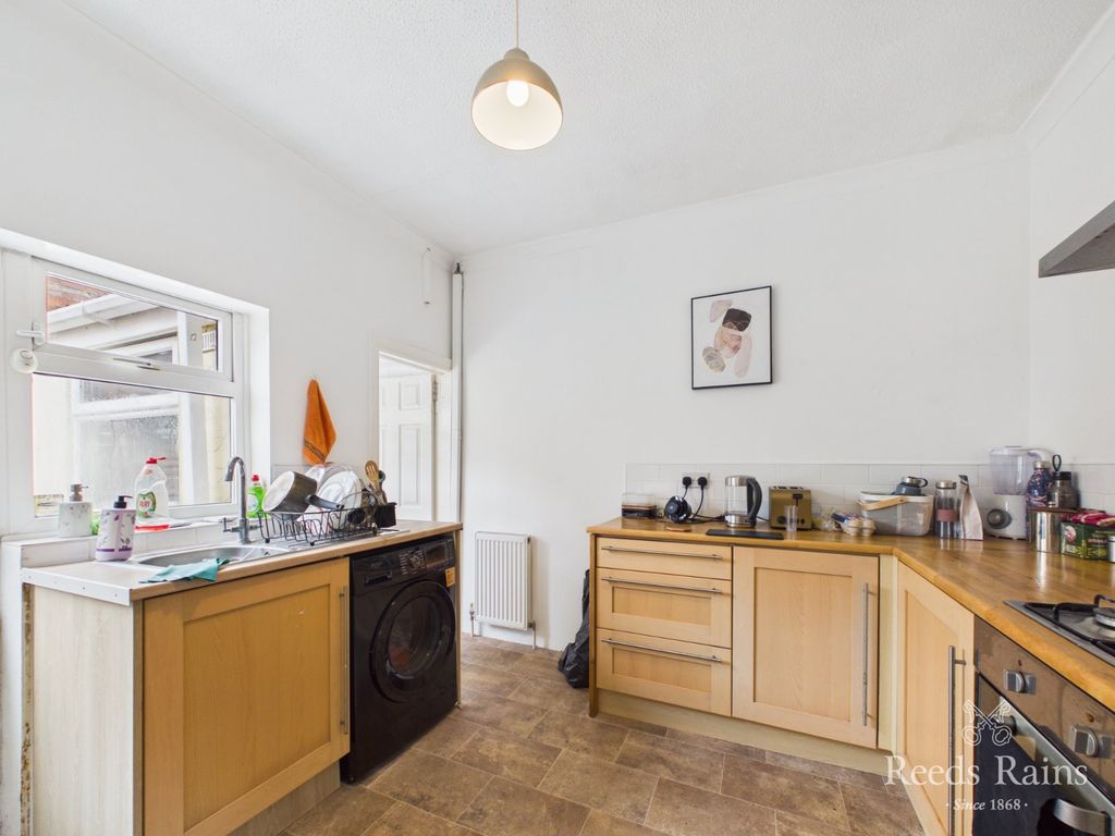 Property photo 3 of 12 Kitchen