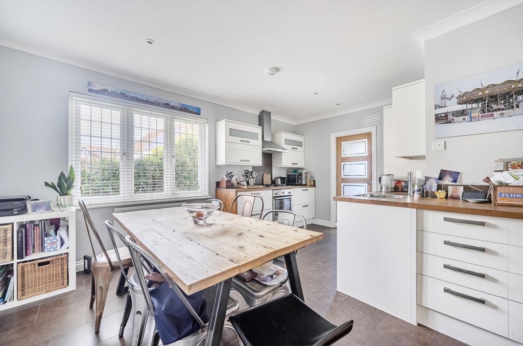 Property photo 2 of 22 1346313-18-68B85d...