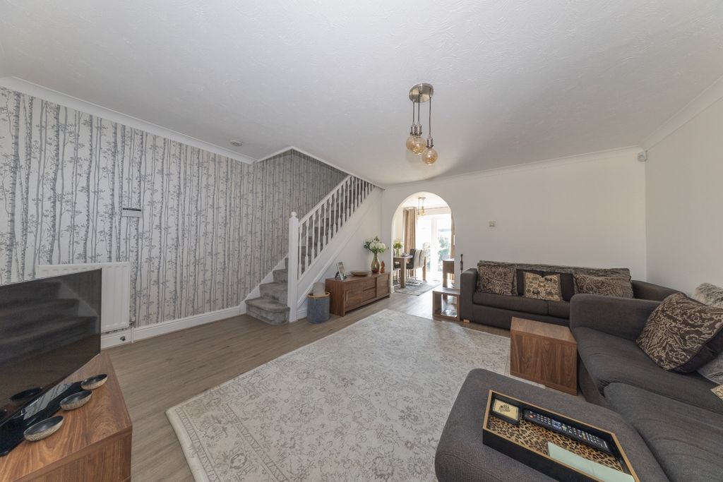 Property photo 2 of 16 5382831