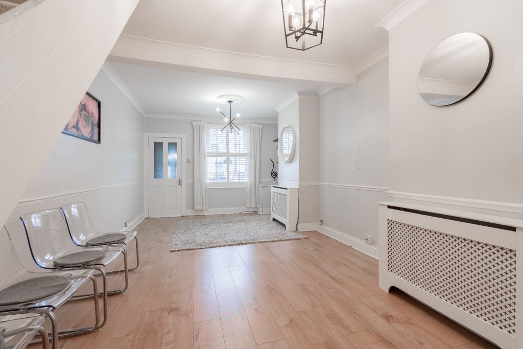 Property photo 3 of 17 4708313