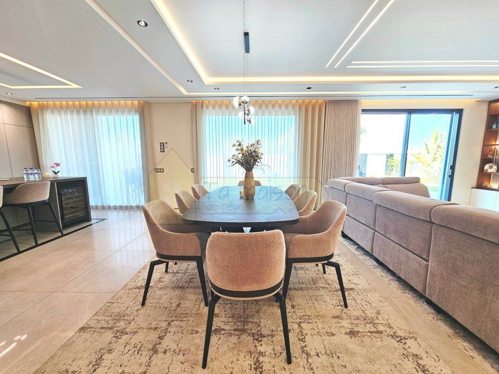 Property photo 1 of 42 Modern Villa Almancil