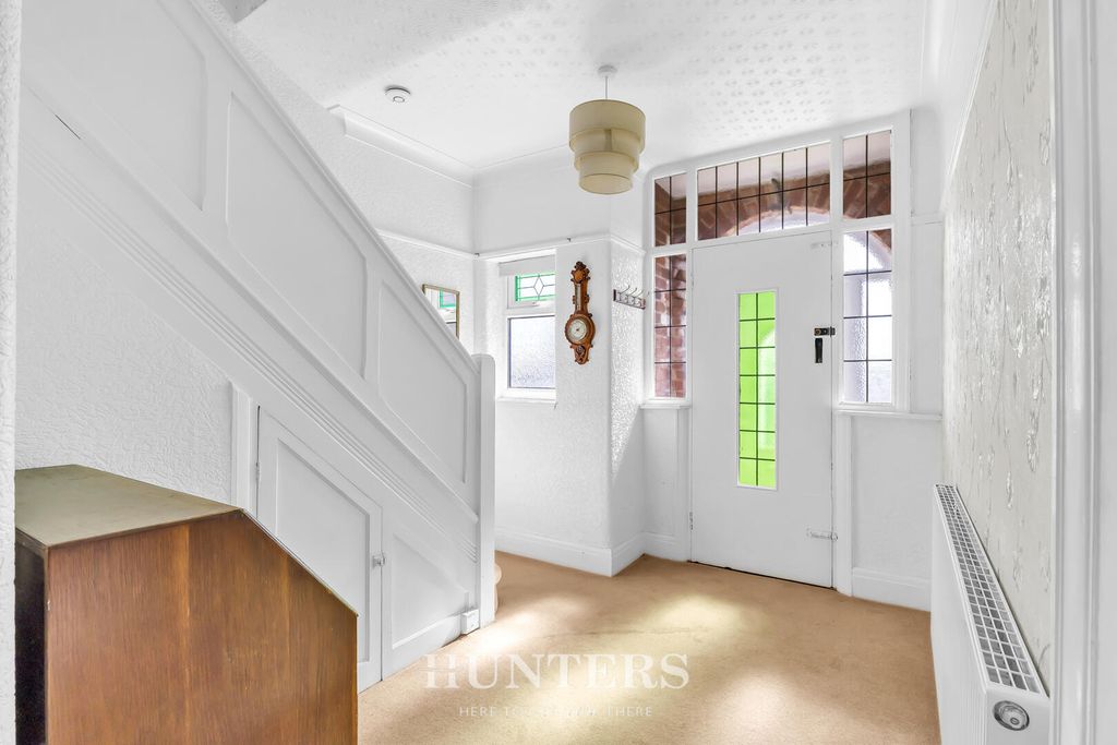 Property photo 3 of 21 Hallway
