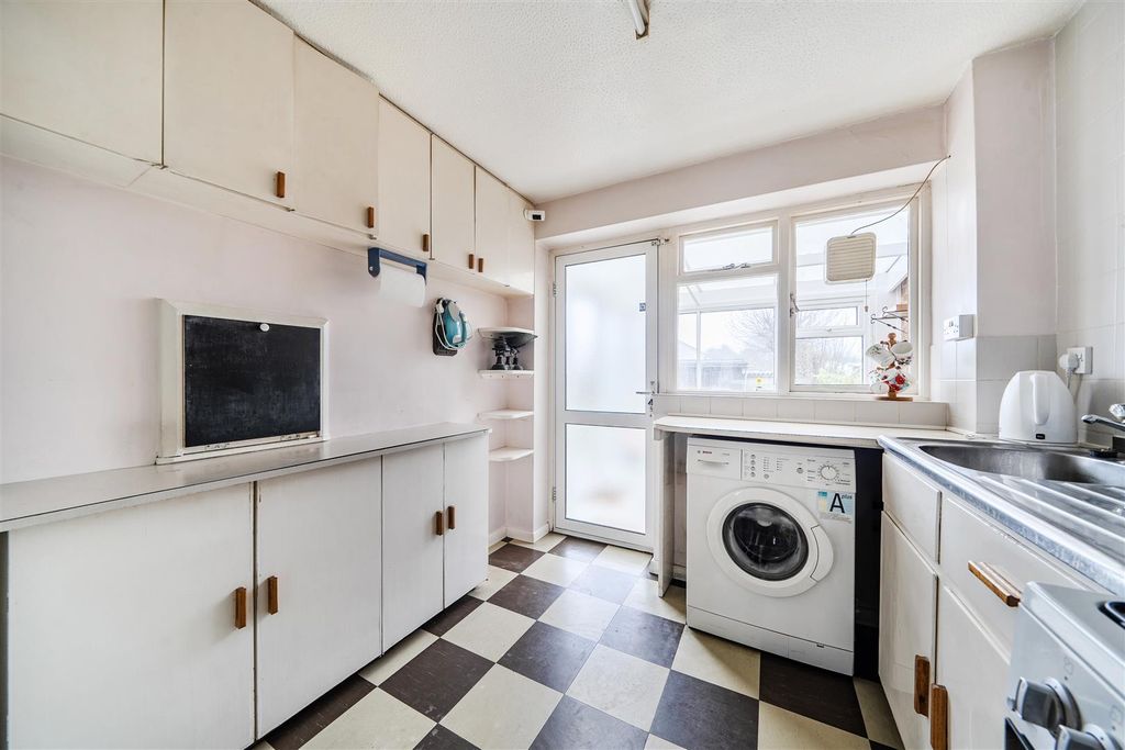 Property photo 2 of 19 1436462-10-69Cf82F377A61.Jpg