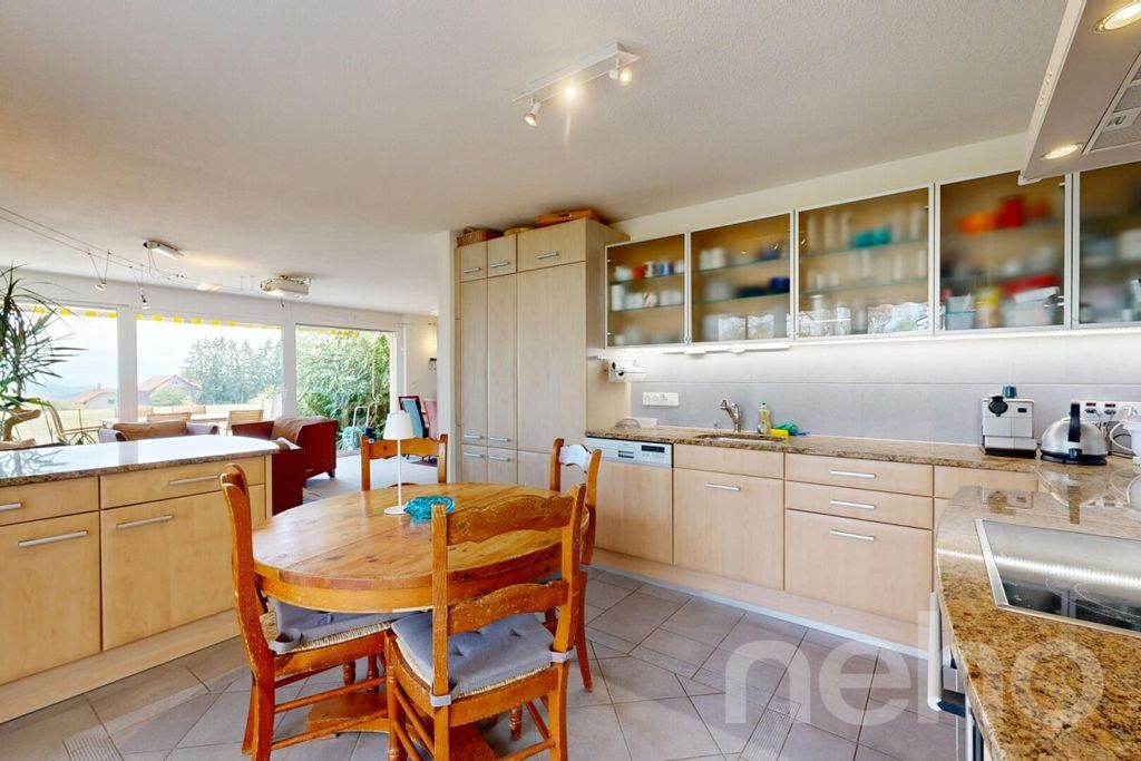 Property photo 2 of 11