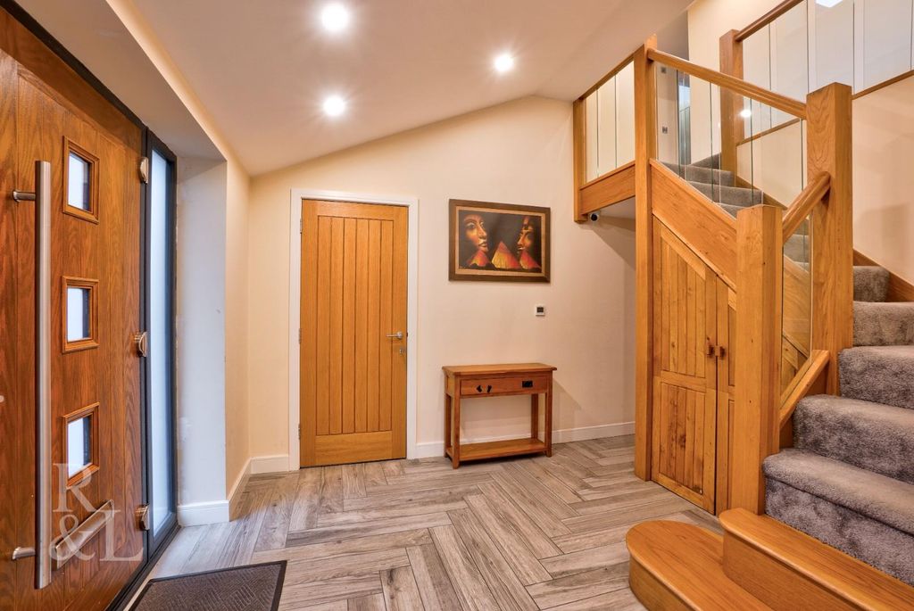 Property photo 2 of 34 30 Carsington Crescent (10).Jpg