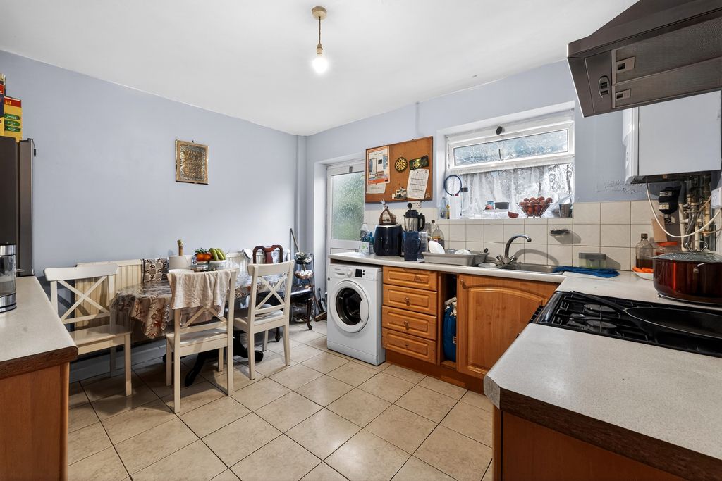 Property photo 3 of 26 Kitchen