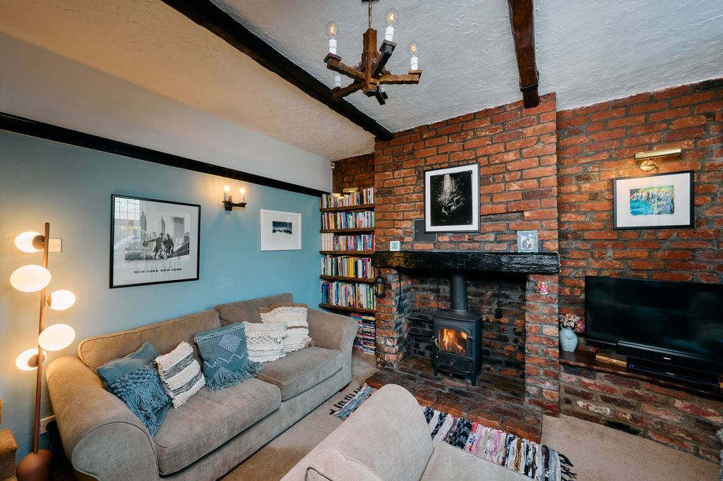 Property photo 2 of 13 Lounge