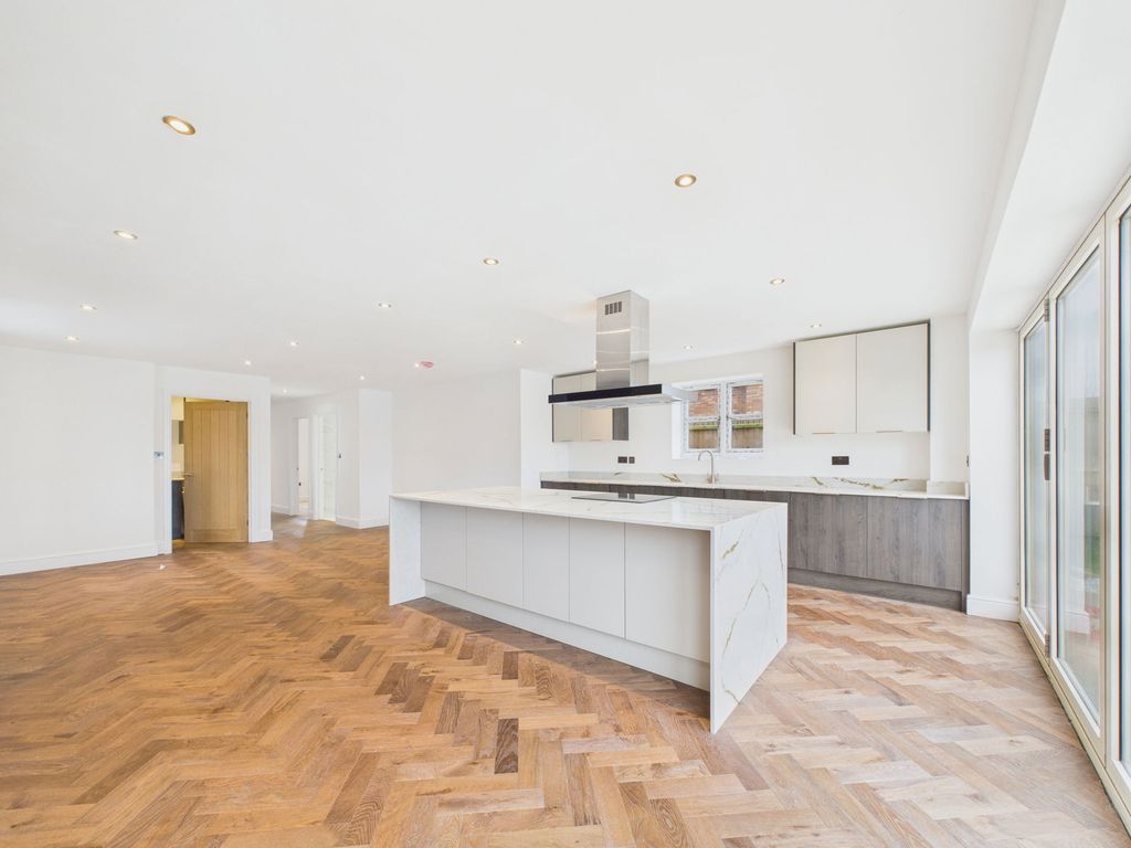 Property photo 3 of 23